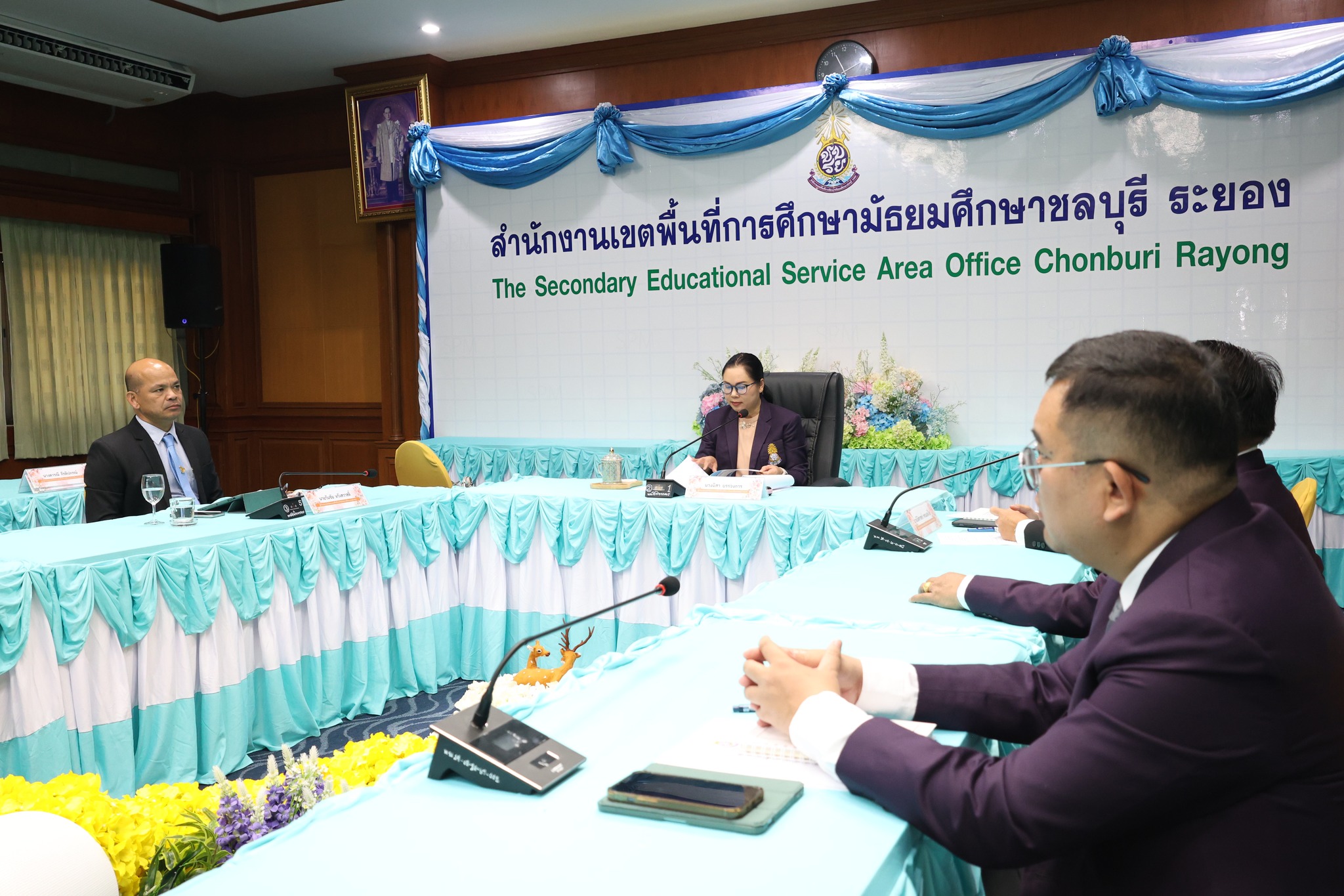 การให้คำปรึกษา/แนะนำ ของคณะกรรมการที่ปรึกษา/พี่เลี้ยง (Coaching Team) ตำแหน่ง ผอ.สพท. สังกัด สพฐ. ในระยะเวลา 1 ปี ครั้งที่ 1 ประจำเขตตรวจราชการที่ 8