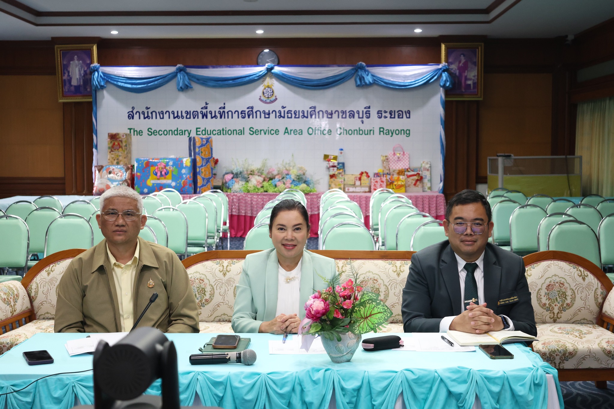 สพม.ชลบุรี ระยอง เข้าร่วมประชุมการนำฐานข้อมูลรายบุคคลของเด็กนอกระบบการศึกษาและเด็กตกหล่น เพื่อติดตามค้นหาและนำกลับเข้าสู่ระบบการศึกษา
