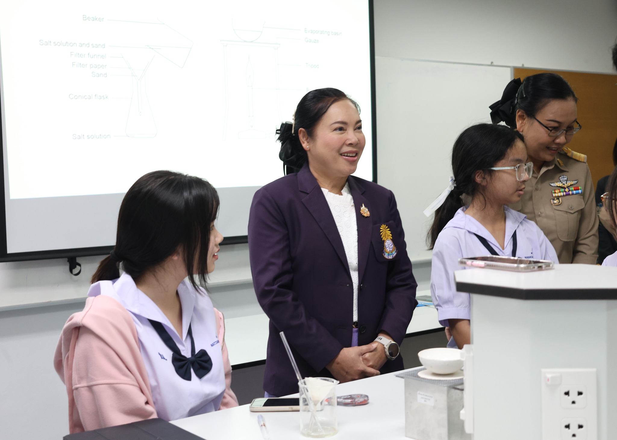 ลงพื้นที่ตรวจเยี่ยมโรงเรียนชลกันยานุกูล อ. เมืองชลบุรี จ. ชลบุรี เพื่อติดตามการขับเคลื่อนนโยบาย “เรียนดี มีความสุข” ลงสู่ห้องเรียน
