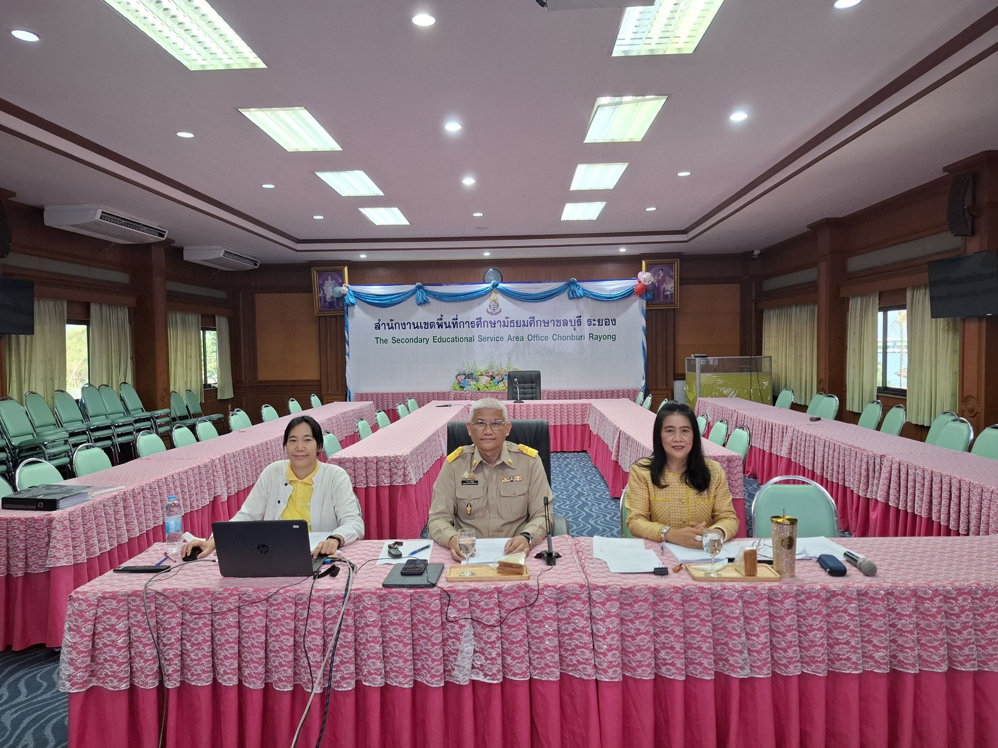 ประชุมคณะกรรมการประเมินคัดเลือกนักเรียนและสถานศึกษา เพื่อรับรางวัลพระราชทาน ระดับการศึกษาขั้นพื้นฐาน ประจำปีการศึกษา 2567 ระดับกลุ่มจังหวัดที่ 12 ครั้งที่ 1/2568