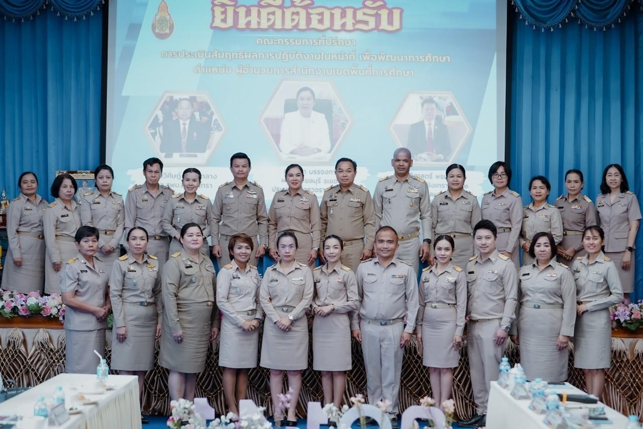 การให้คำปรึกษา/แนะนำ ของคณะกรรมการที่ปรึกษา/พี่เลี้ยง (Coaching Team) ตำแหน่ง ผอ.สพท. สังกัด สพฐ. ในระยะเวลา 1 ปี ครั้งที่ 1 ประจำเขตตรวจราชการที่ 8