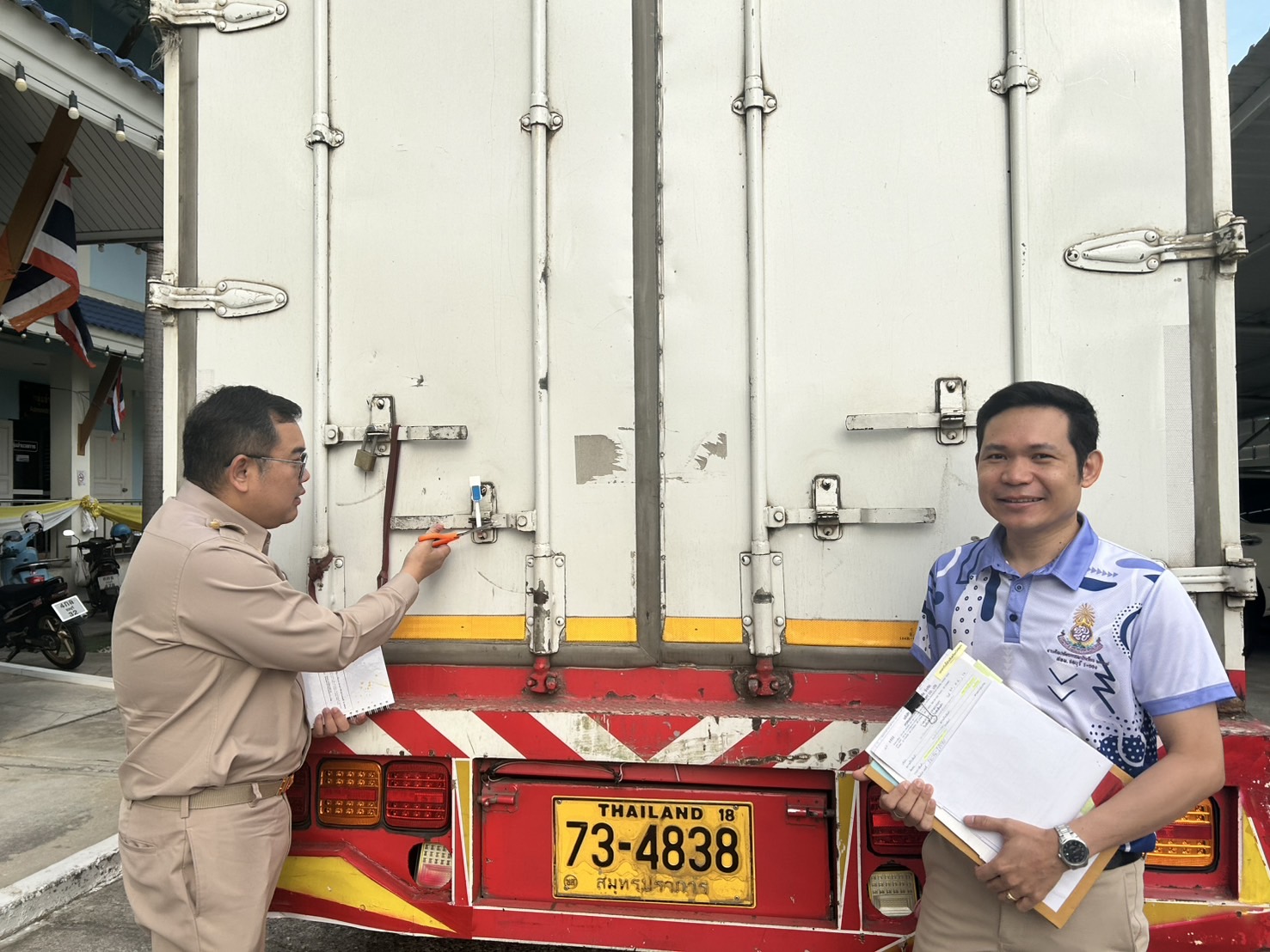ศูนย์สอบ สพม.ชลบุรี ระยอง รับมอบกล่องแบบทดสอบและกระดาษคำตอบ การทดสอบระดับชาติขั้นพื้นฐาน (O-NET) ชั้นมัธยมศึกษาปีที่ 3 ปีการศึกษา 2567