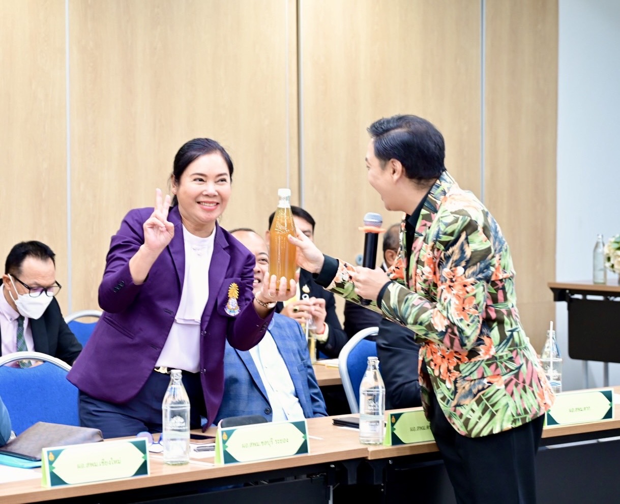 ประชุมขับเคลื่อนนโยบายและทิศทางการจัดการศึกษามัธยมศึกษา ณ โรงแรมริเวอร์ไรน์ โฮเทล แอนด์ เรสซิเด้นซ์ จ. นนทบุรี