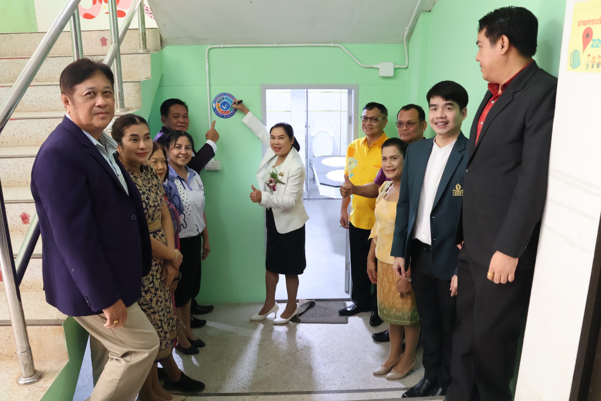 ลงพื้นที่ตรวจเยี่ยมโรงเรียนวังจันทร์วิทยา โรงเรียนชำฆ้อพิทยาคม และโรงเรียนเขาชะเมาวิทยา เพื่อติดตามโครงการ “สุขาดี มีความสุข” และการขับเคลื่อนนโยบาย “เรียนดี มีความสุข” ลงสู่ห้องเรียน