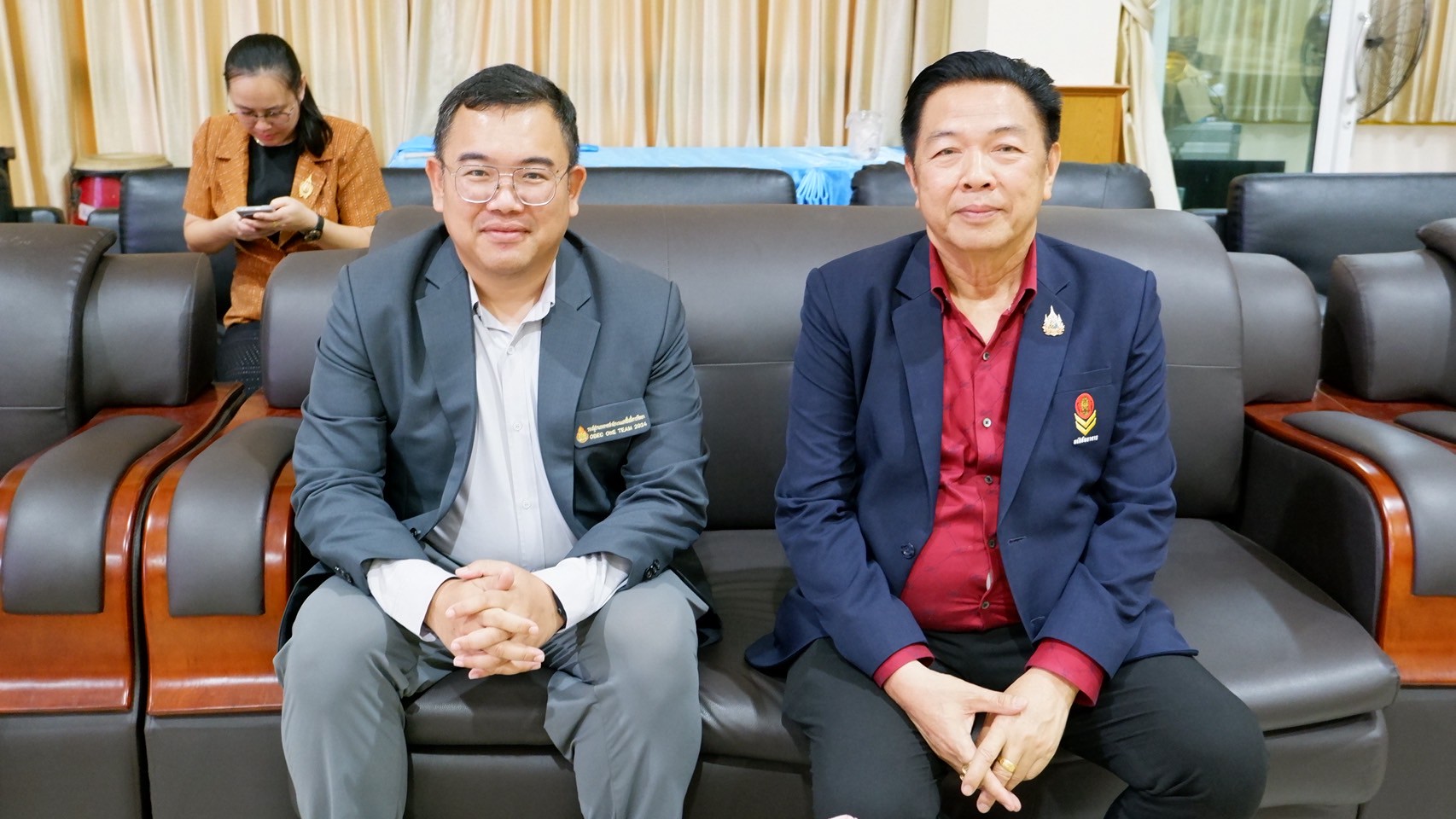 ตรวจเยี่ยม ให้กำลังใจ ผู้บริหาร คณะครูในการประชุมเพื่อเตรียมความพร้อมก่อนเปิดภาคเรียนที่ 1 ปีการศึกษา 2568 รร.พนัสพิทยาคาร และ รร.เกาะโพธิ์ถ้วยงามวิทยา จ. ชลบุรี
