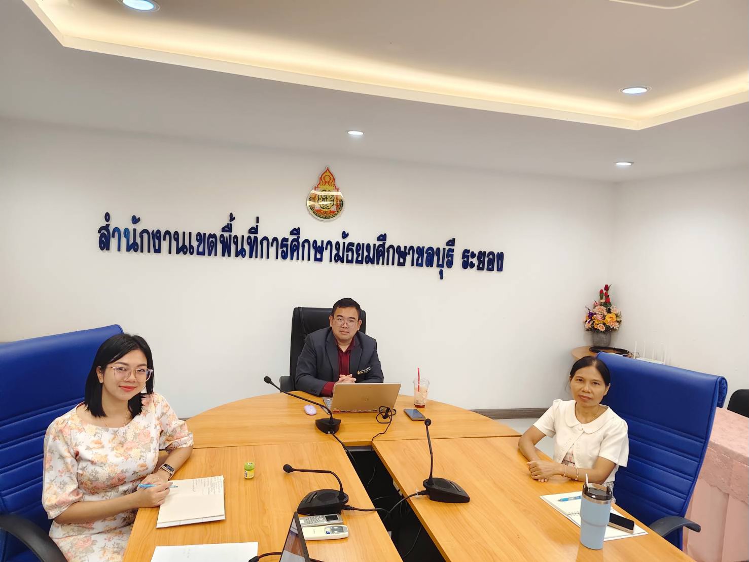 สพม.ชลบุรี ระยอง ร่วมการประชุมการเฝ้าระวังและป้องกันการแพร่ระบาดของโรคติดเชื้อไวรัสโคโรนา 2019 (COVID-19) สถานศึกษาในสังกัด สพฐ.