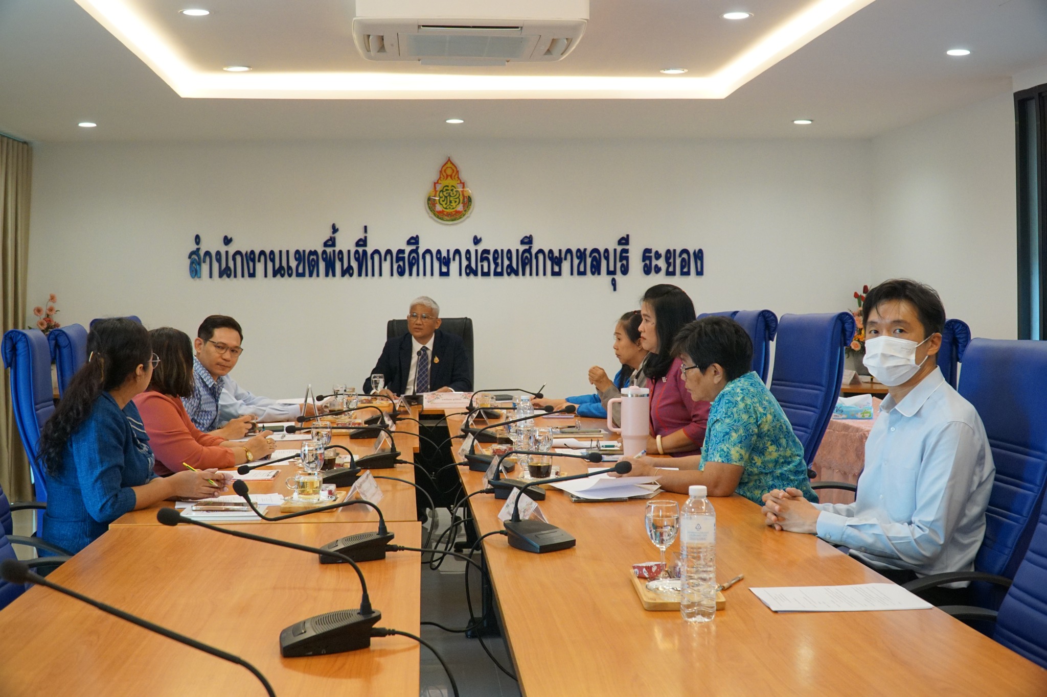 ประชุมเตรียมความพร้อมการจัดกิจกรรมครบรอบ 22 ปี สพฐ.และ PLC การบริหารจัดการเพิ่มประสิทธิภาพการบริหารสำนักงานเขตพื้นที่การศึกษา ณ ห้องประชุมดร.สมศักดิ์ ทองเนียม สพม.ชลบุรี ระยอง