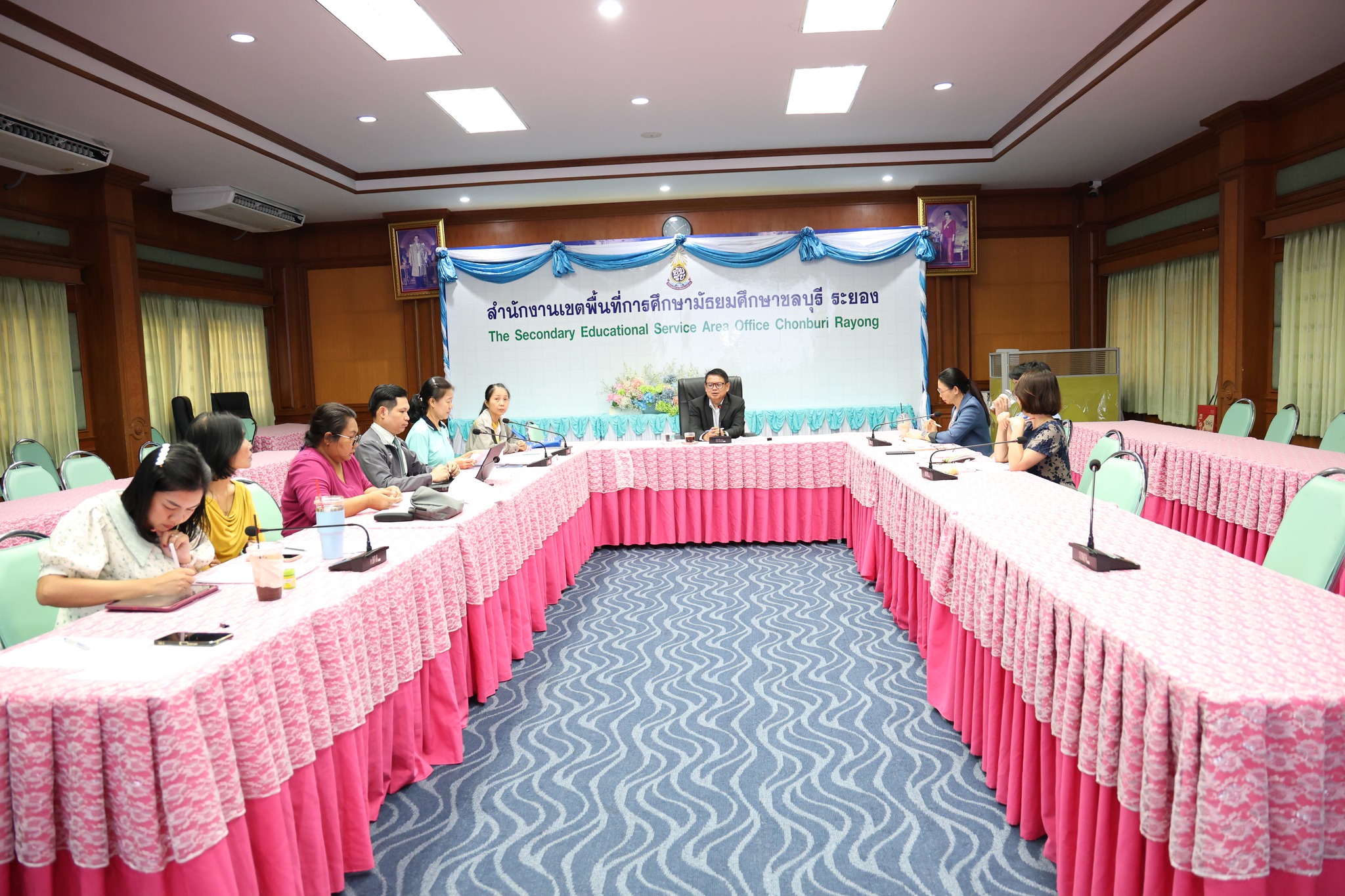 ประชุมคณะทำงานรายงานข้อมูลการดำเนินงามตามแบบติดตาม ประเมินผลการบริหารจัดการศึกษาขึ้นพื้นฐานของ สพฐ. ประจำปีงบประมาณ พ.ศ. 2568 (ระบบ e-MES)