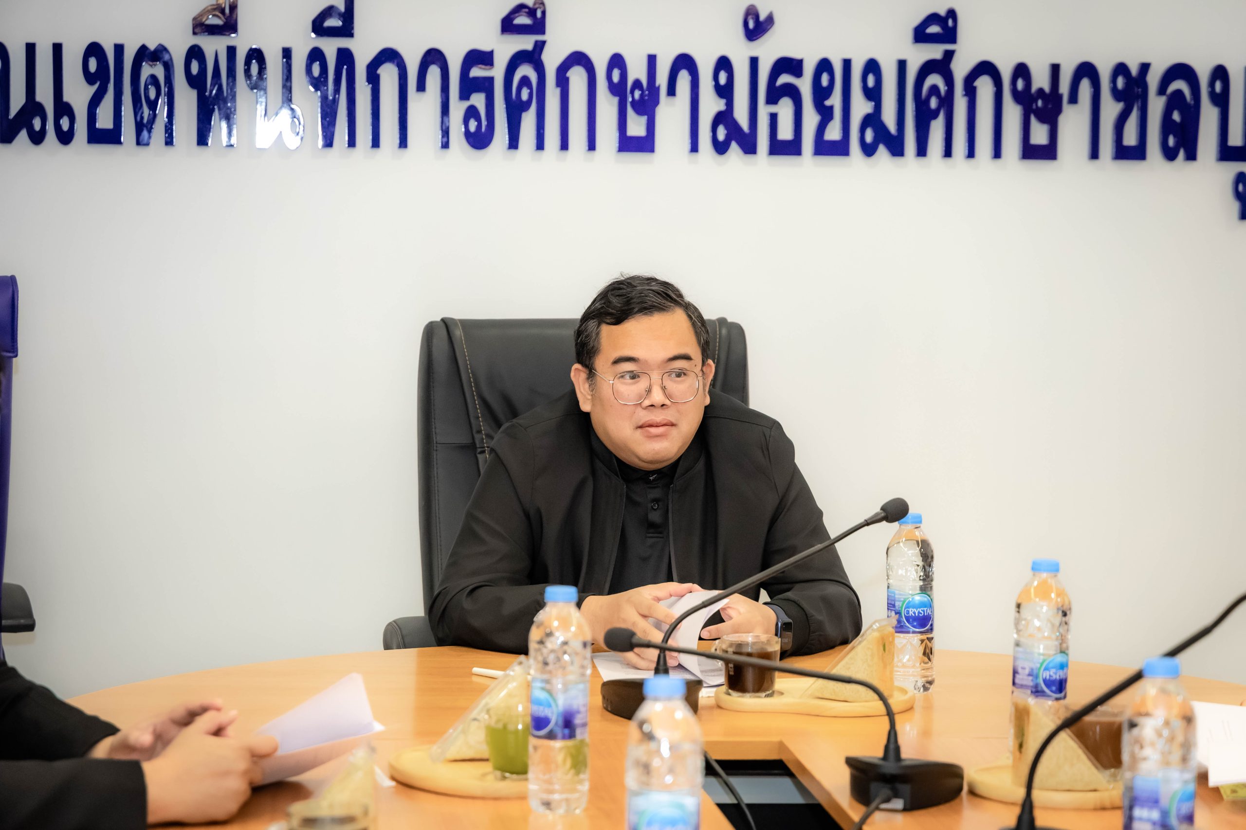 การประชุมคัดเลือกผลงานของนักเรียนเพื่อเข้าร่วมการประกวดวาดภาพดอก “ม่วงเทพรัตน์”