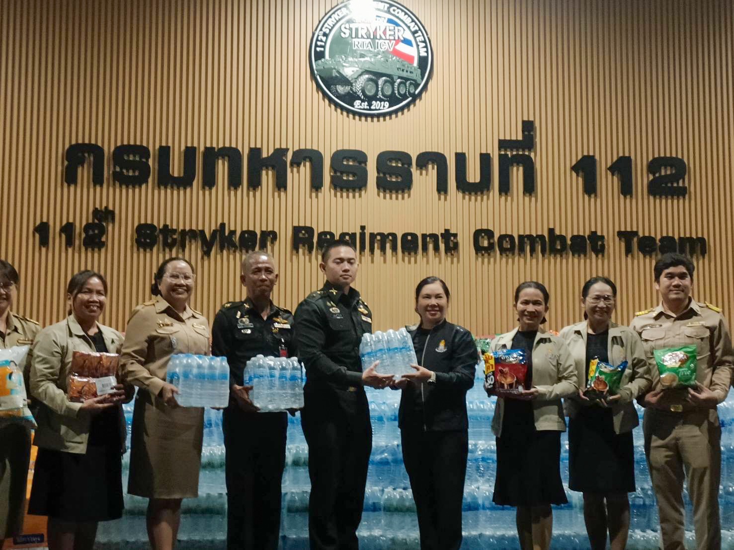 สพม.ชลบุรี ระยอง และสถานศึกษาในสังกัดมอบน้ำดื่ม ข้าวสารอาหารแห้งและของใช้จำเป็นเพื่อส่งกำลังใจให้กับทหารที่ปฏิบัติหน้าที่ชายแดน ไทย – กัมพูชา