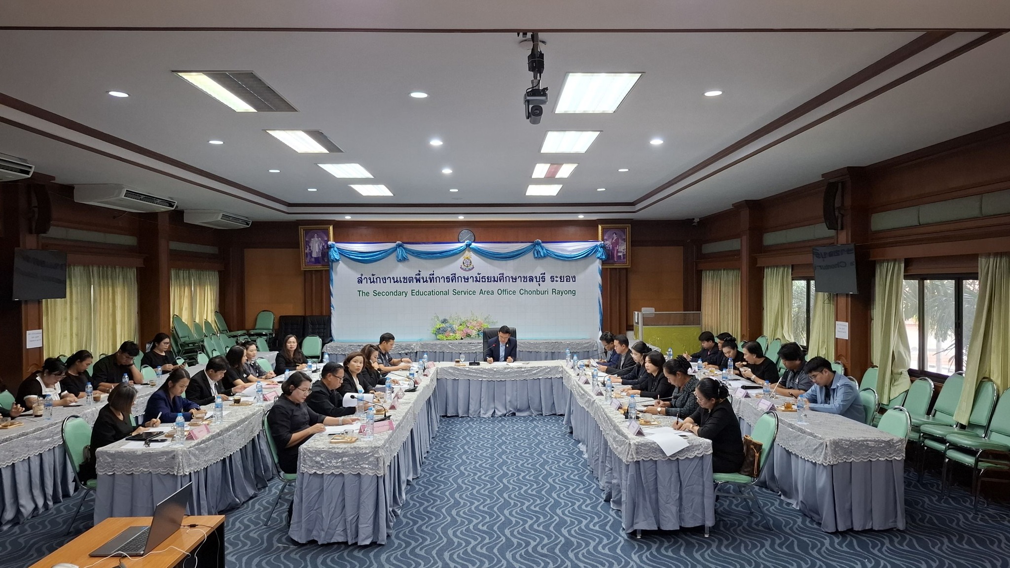 การประชุมเตรียมความพร้อมการเช่าใช้อุปกรณ์การเรียนการสอนสำหรับครูและนักเรียน ประจำปีงบประมาณ พ.ศ.2568