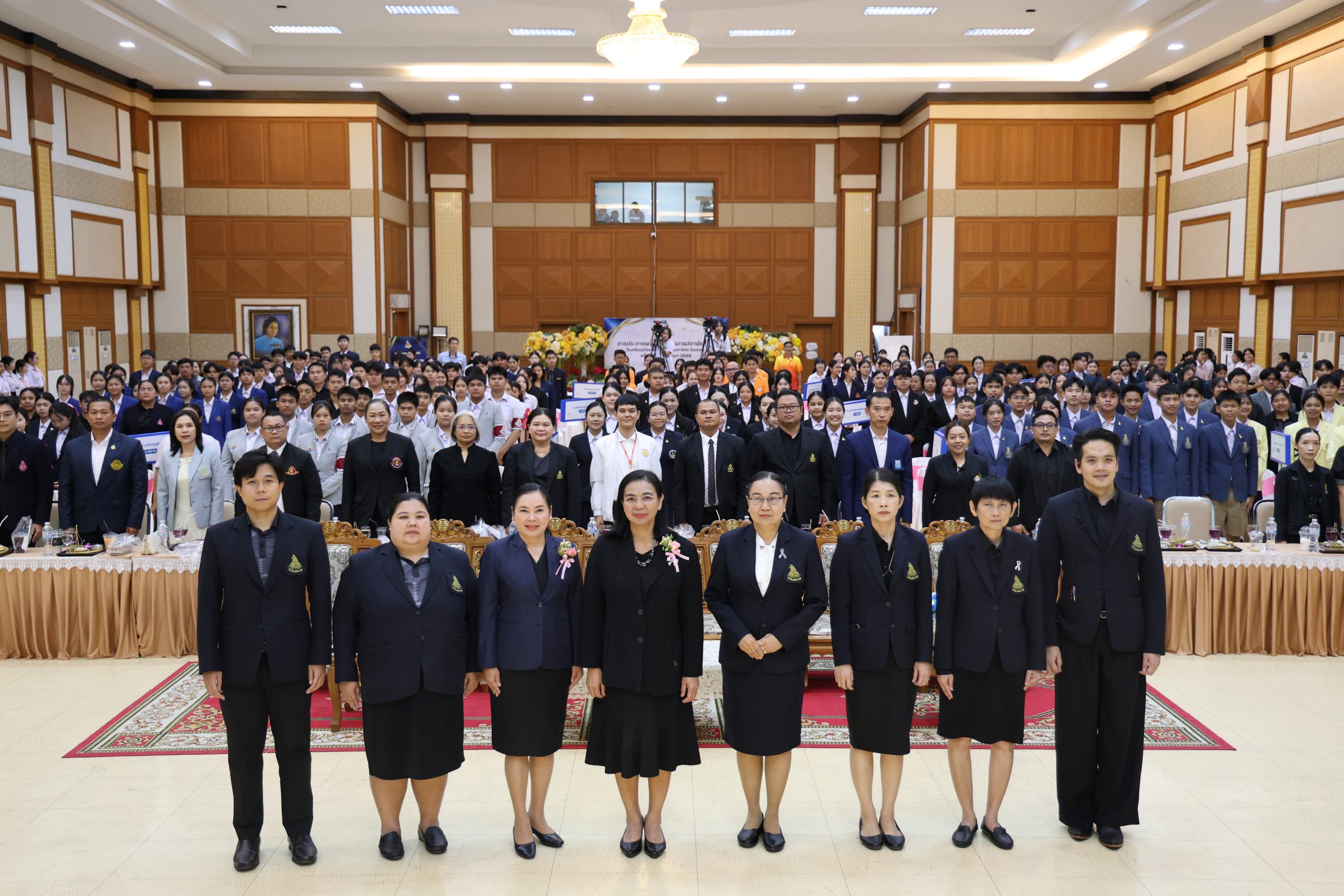 ร่วมเป็นเกียรติในพิธีมอบรางวัลการประกวดผลการดำเนินงานสภานักเรียน ระดับภาคตะวันออก ครั้งที่ 2 ปีการศึกษา 2568