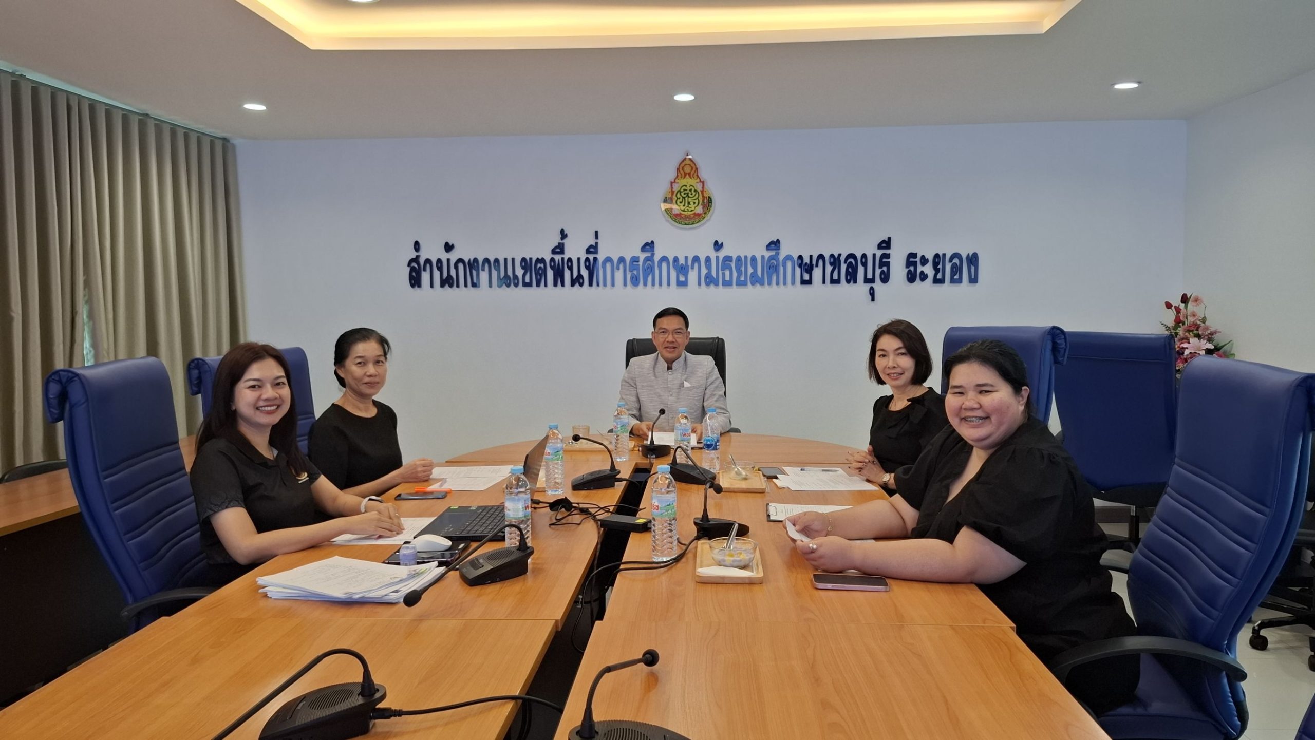 สพม.ชลบุรี ระยอง ประชุมพิจารณาคัดเลือกนักเรียนรับทุนการศึกษาพระราชทานเพื่อเด็กและเยาวชนที่ยากจนและด้อยโอกาส ประจำปี 2569